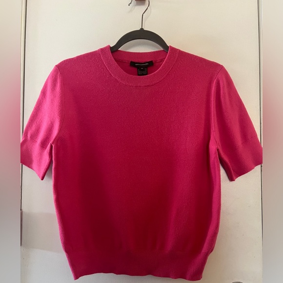 NEW FRENCH CONNECTION Fuchsia Crew Neck Short Sleeve Sweater - Picture 1 of 2